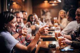 酒吧一般注册什么公司？（酒吧执照申请条件）